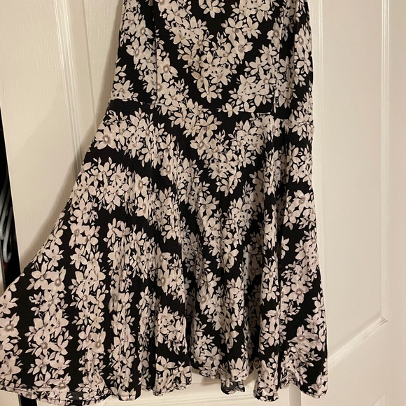 Beautiful floral dress - Picture 3 of 4